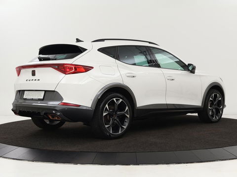 CUPRA Formentor 1.4 e-Hybrid VZ | 245pk | Camera | Adaptive cruise | Stuurverwarming | Sfeerverlichting | Navigatie | Keyless | Full LED | PHEV