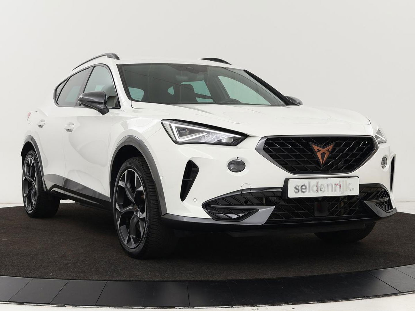 CUPRA Formentor 1.4 e-Hybrid VZ | 245pk | Camera | Adaptive cruise | Stuurverwarming | Sfeerverlichting | Navigatie | Keyless | Full LED | PHEV