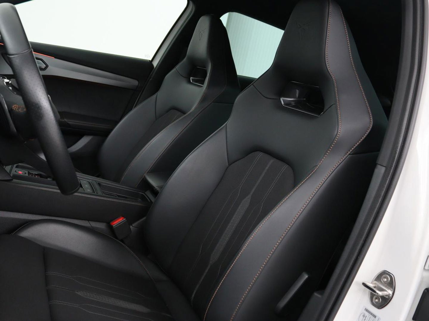 CUPRA Formentor 1.4 e-Hybrid VZ | 245pk | Camera | Adaptive cruise | Stuurverwarming | Sfeerverlichting | Navigatie | Keyless | Full LED | PHEV