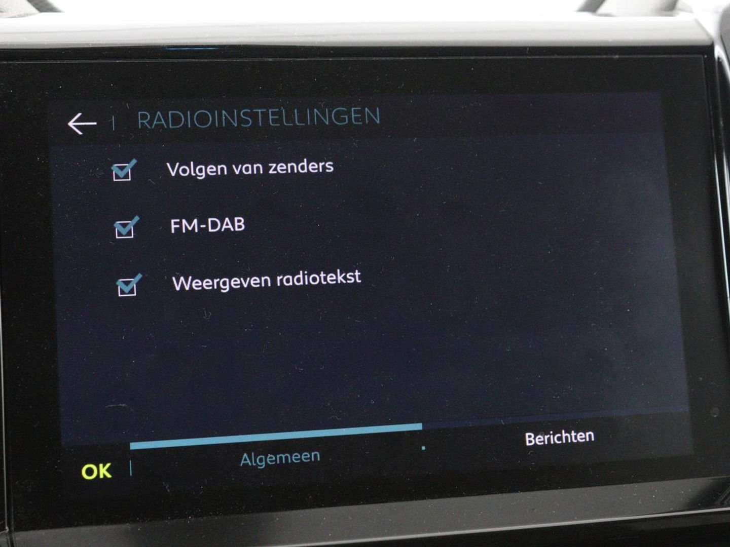 Citroën C5 Aircross 1.6 Plug in Hybrid Business Plus | Adaptive cruise | Carplay | Half leder | Keyless | Camera | Full LED | Dodehoek detectie | Navigatie