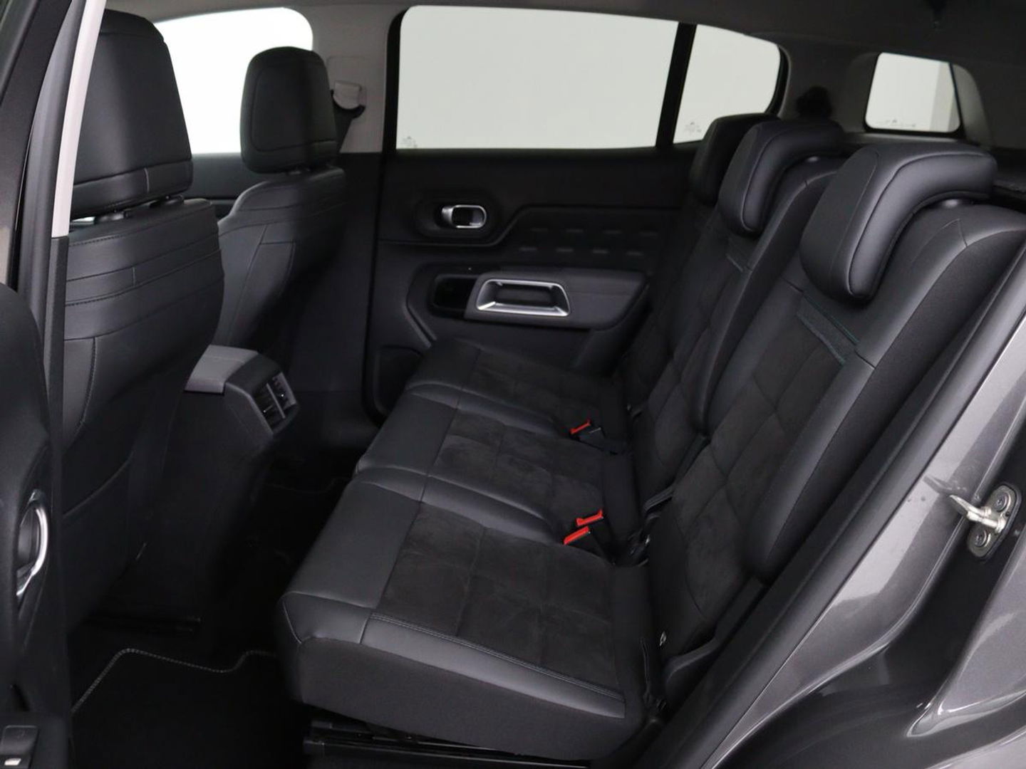 Citroën C5 Aircross 1.6 Plug in Hybrid Business Plus | Adaptive cruise | Carplay | Half leder | Keyless | Camera | Full LED | Dodehoek detectie | Navigatie