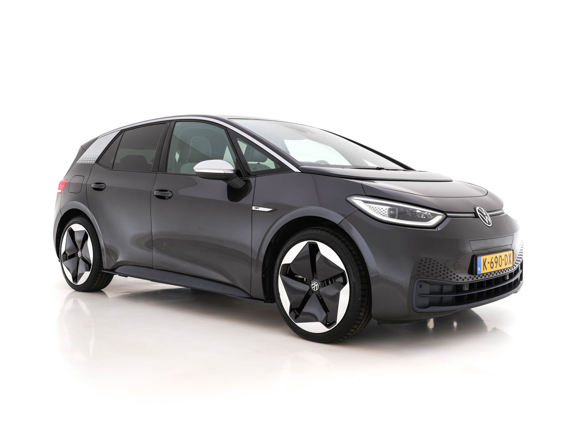 Volkswagen ID.3 First Max 58 kWh [ 3-Fase ] (INCL-BTW) *PANO | HEAD-UP | ADAPTIVE-CRUISE | FULL-LED | CAMERA | KEYLESS | MICROFIBRE | AMBIENT-LIGHT | NAVI-FULLMAP | DAB+ | ECC | PDC | SPORT-SEATS | DIGI-COCKPIT | 20"ALU*