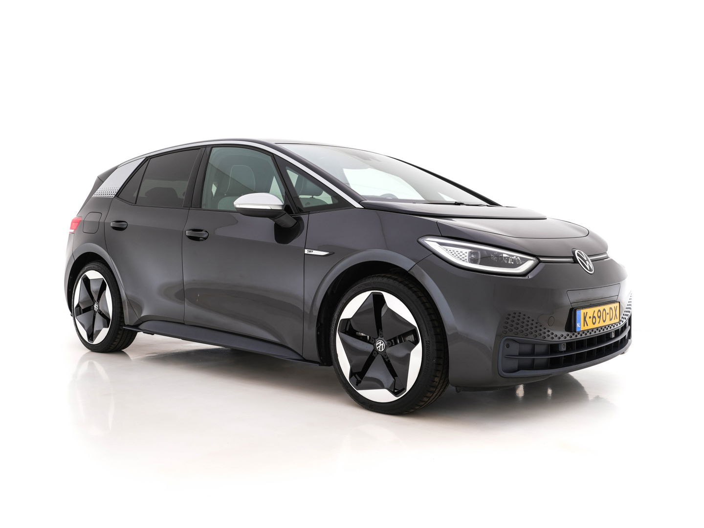 Volkswagen ID.3 First Max 58 kWh [ 3-Fase ] (INCL-BTW) *PANO | HEAD-UP | ADAPTIVE-CRUISE | FULL-LED | CAMERA | KEYLESS | MICROFIBRE | AMBIENT-LIGHT | NAVI-FULLMAP | DAB+ | ECC | PDC | SPORT-SEATS | DIGI-COCKPIT | 20"ALU*