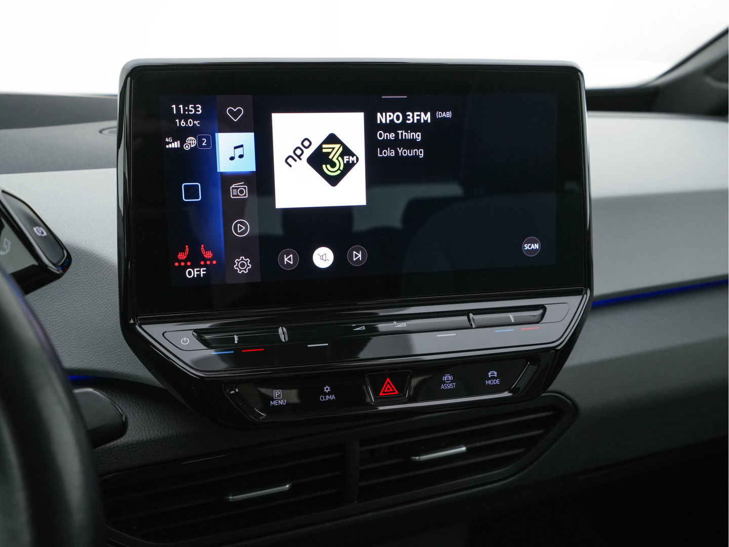 Volkswagen ID.3 First Max 58 kWh [ 3-Fase ] (INCL-BTW) *PANO | HEAD-UP | ADAPTIVE-CRUISE | FULL-LED | CAMERA | KEYLESS | MICROFIBRE | AMBIENT-LIGHT | NAVI-FULLMAP | DAB+ | ECC | PDC | SPORT-SEATS | DIGI-COCKPIT | 20"ALU*