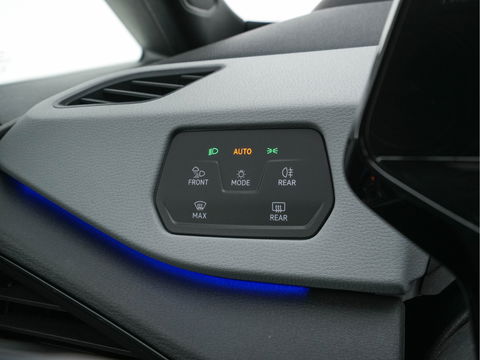 Volkswagen ID.3 First Max 58 kWh [ 3-Fase ] (INCL-BTW) *PANO | HEAD-UP | ADAPTIVE-CRUISE | FULL-LED | CAMERA | KEYLESS | MICROFIBRE | AMBIENT-LIGHT | NAVI-FULLMAP | DAB+ | ECC | PDC | SPORT-SEATS | DIGI-COCKPIT | 20"ALU*