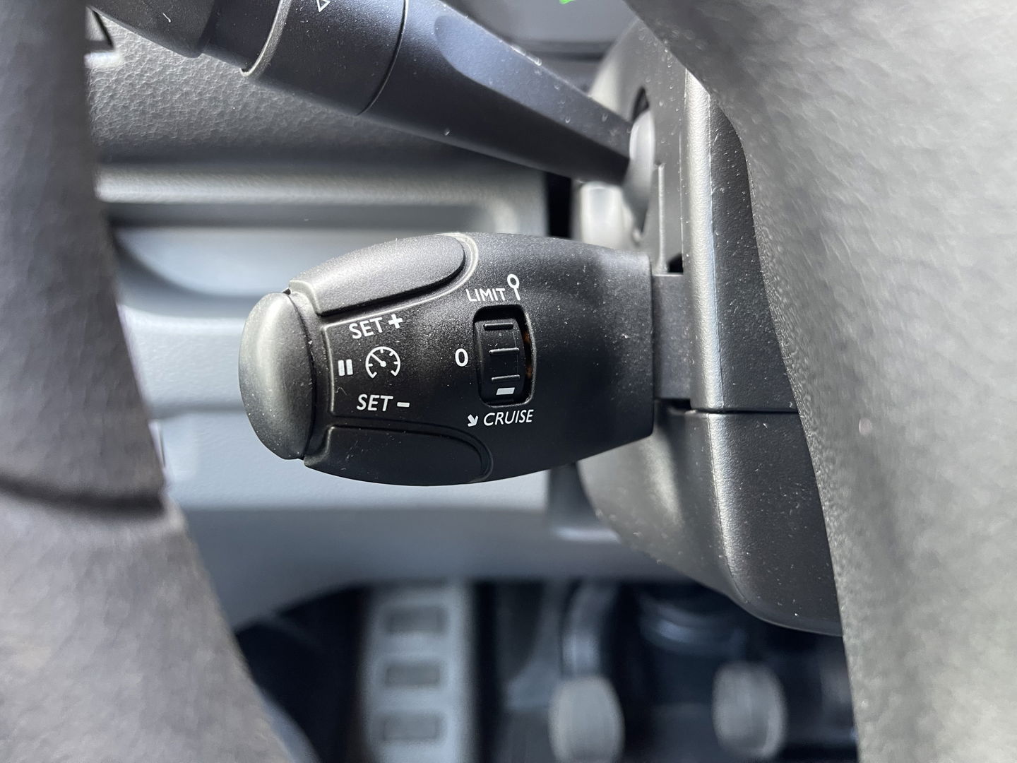 Opel Vivaro 2.0 CDTI 122pk L2H1 Edition / vaste prijs rijklaar € 13.950 ex btw / lease vanaf € 235 / euro 6 / bpm vrij / trekhaak / ingerichte laadruimte / imperial / airco / trekhaak !