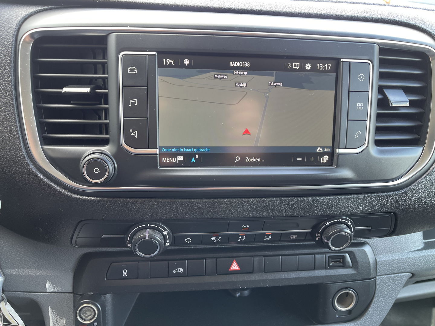 Opel Vivaro 2.0 CDTI 122pk L2H1 Edition / vaste prijs rijklaar € 13.950 ex btw / lease vanaf € 235 / euro 6 / bpm vrij / trekhaak / ingerichte laadruimte / imperial / airco / trekhaak !
