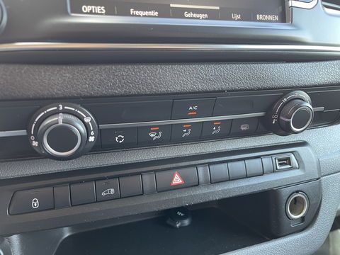 Opel Vivaro 2.0 CDTI 122pk L2H1 Edition / vaste prijs rijklaar € 13.950 ex btw / lease vanaf € 235 / euro 6 / bpm vrij / trekhaak / ingerichte laadruimte / imperial / airco / trekhaak !