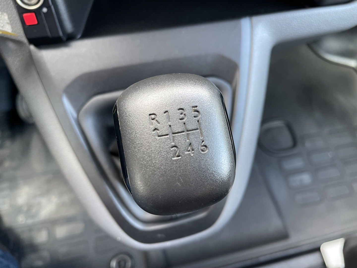 Opel Vivaro 2.0 CDTI 122pk L2H1 Edition / vaste prijs rijklaar € 13.950 ex btw / lease vanaf € 235 / euro 6 / bpm vrij / trekhaak / ingerichte laadruimte / imperial / airco / trekhaak !