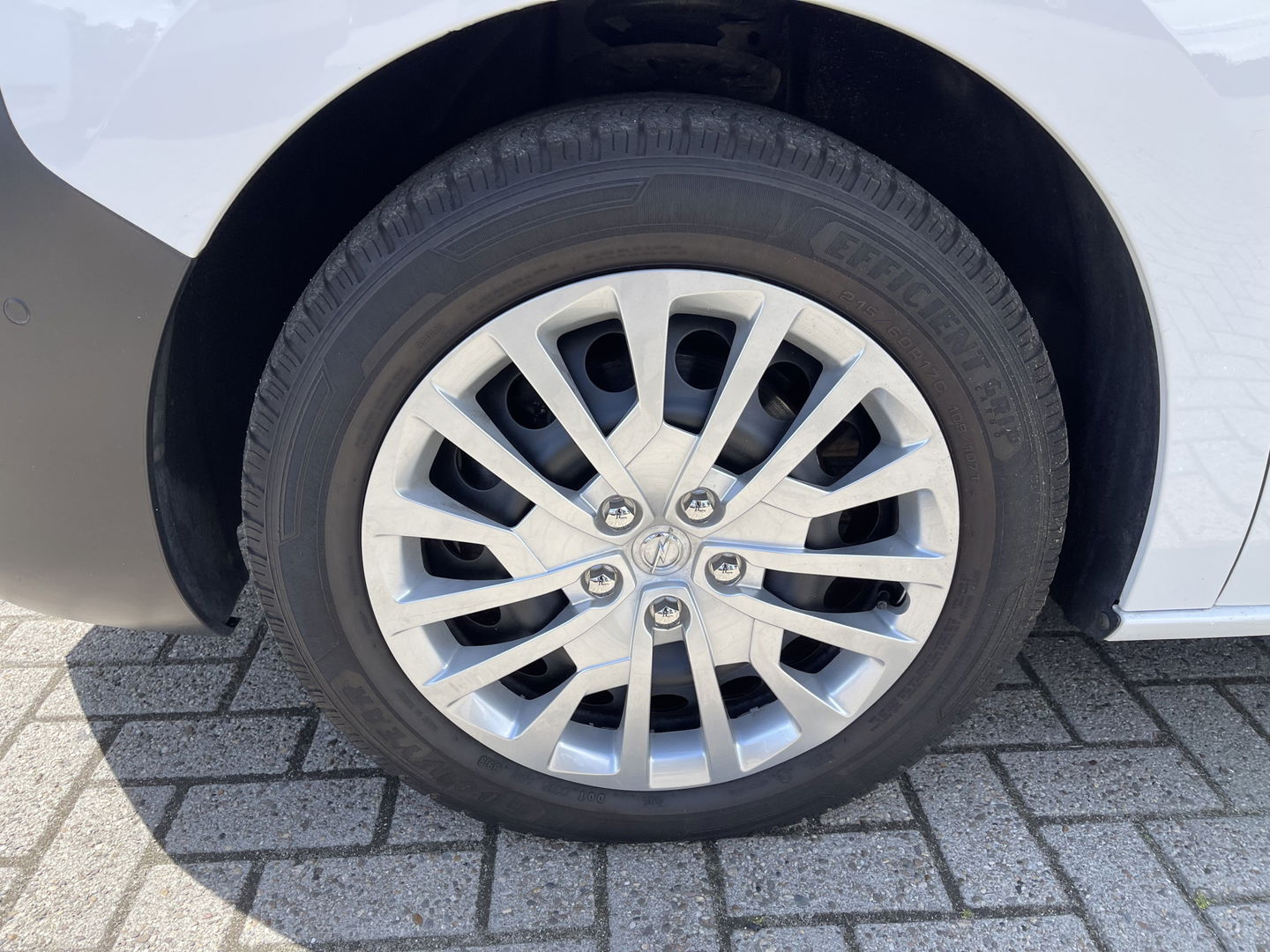 Opel Vivaro 2.0 CDTI 122pk L2H1 Edition / vaste prijs rijklaar € 13.950 ex btw / lease vanaf € 235 / euro 6 / bpm vrij / trekhaak / ingerichte laadruimte / imperial / airco / trekhaak !