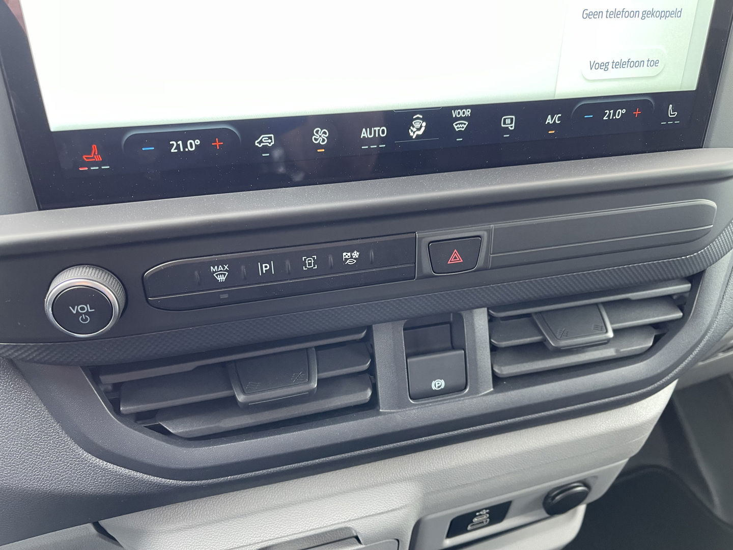 Ford Transit Custom 320 2.0 TDCI L2H1 Trend originele Ford DC 5 persoons / vaste prijs rijklaar € 43.650 ex btw / lease vanaf € 717 / dubbele schuifdeur links rechts / stoelverwarming / trekhaak !