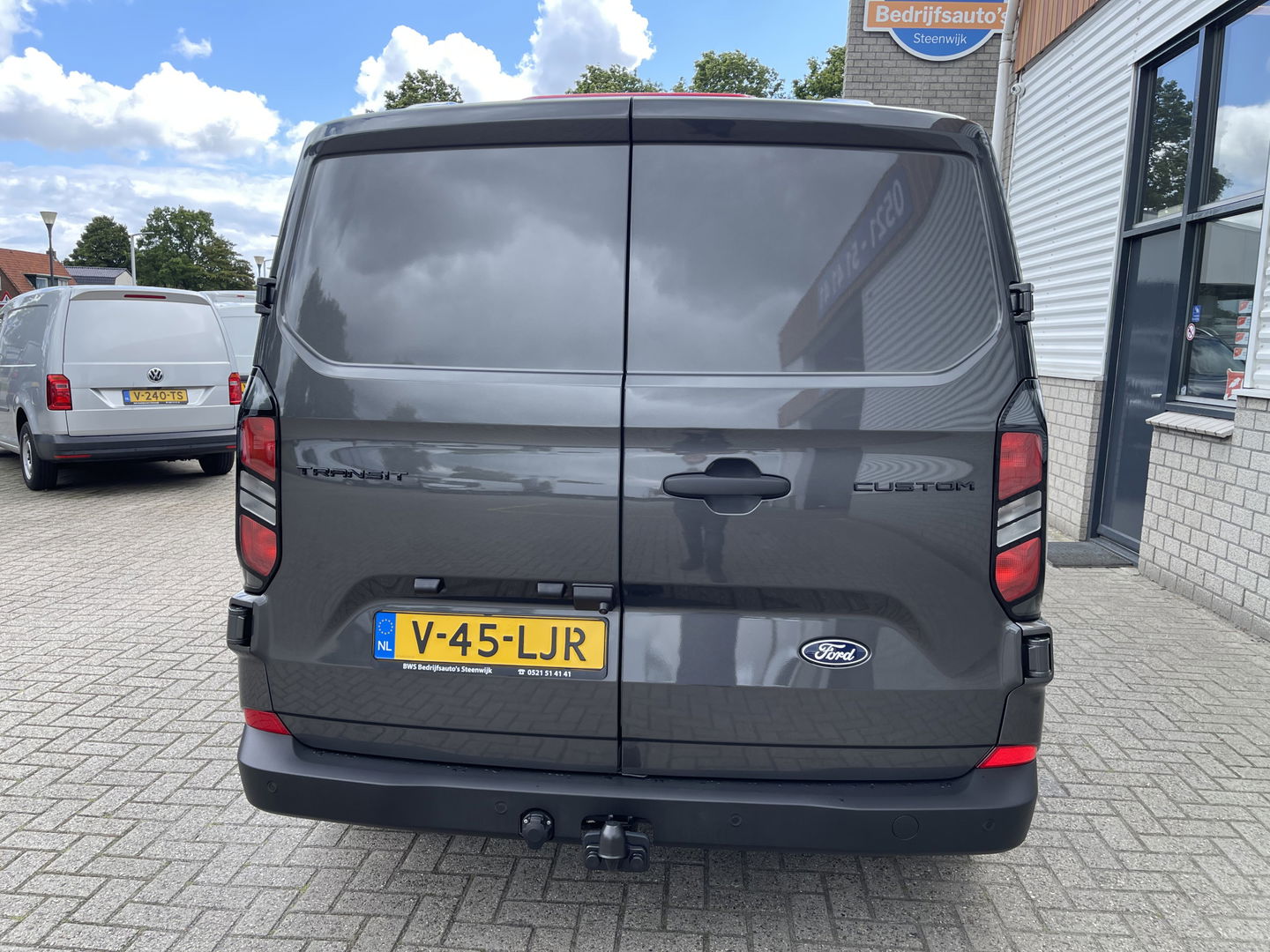 Ford Transit Custom 320 2.0 TDCI L2H1 Trend originele Ford DC 5 persoons / vaste prijs rijklaar € 43.650 ex btw / lease vanaf € 717 / dubbele schuifdeur links rechts / stoelverwarming / trekhaak !