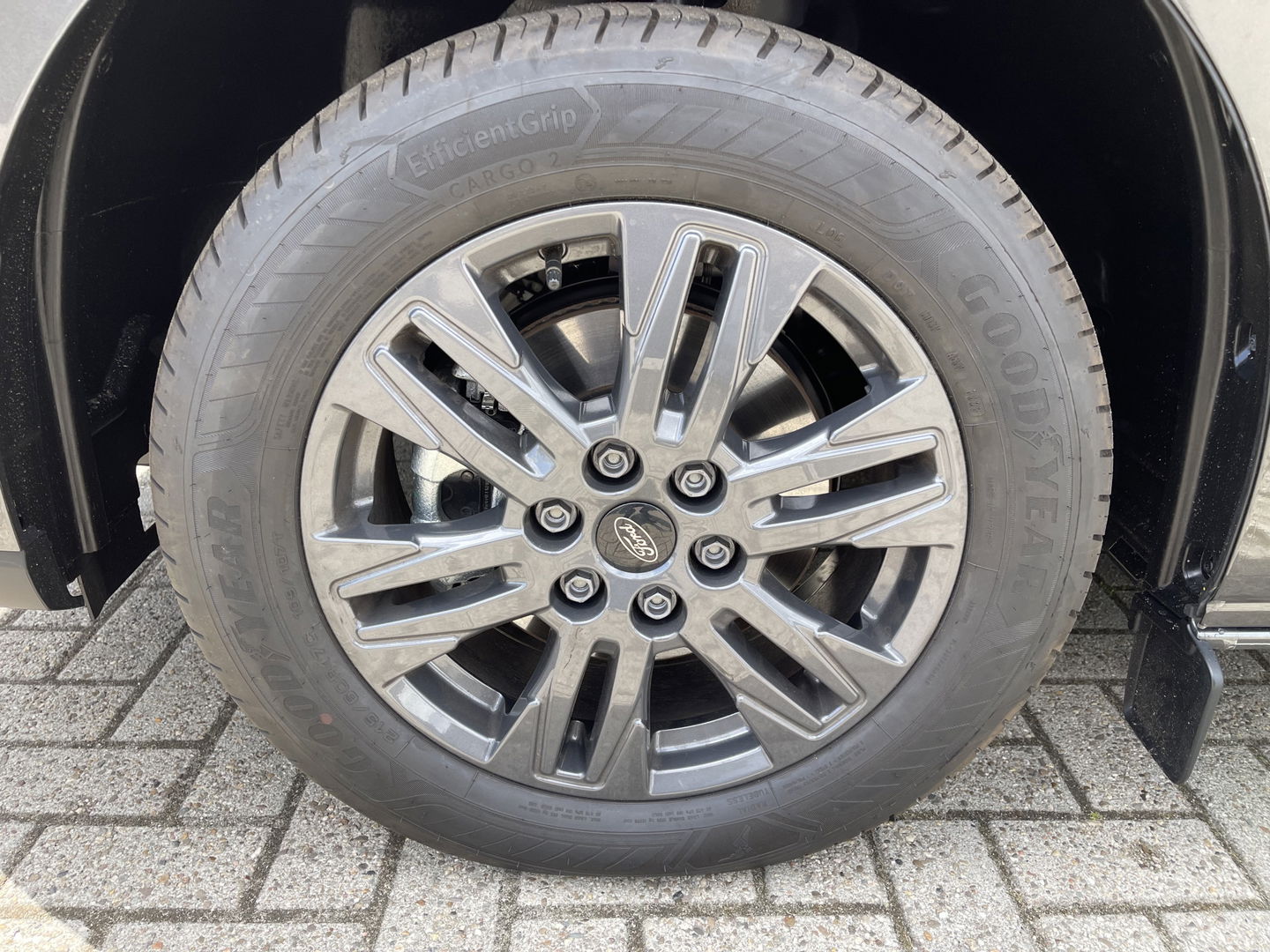 Ford Transit Custom 320 2.0 TDCI L2H1 Trend originele Ford DC 5 persoons / vaste prijs rijklaar € 43.650 ex btw / lease vanaf € 717 / dubbele schuifdeur links rechts / stoelverwarming / trekhaak !