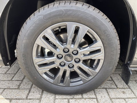 Ford Transit Custom 320 2.0 TDCI L2H1 Trend originele Ford DC 5 persoons / vaste prijs rijklaar € 43.650 ex btw / lease vanaf € 717 / dubbele schuifdeur links rechts / stoelverwarming / trekhaak !