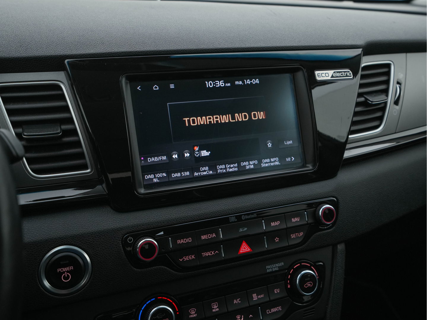 Kia e-Niro ExecutiveLine 64 kWh (INCL-BTW) Aut. *FULL-LEATHER | JBL-AUDIO | FULL-LED | NAVI-FULLMAP | DAB | ADAPTIVE-CRUISE | CAMERA | MEMORY-PACK | LANE-ASSIST | KEYLESS | DIGI-COCKPIT | TOWBAR | CCS-FASTLOADER | 17"ALU*