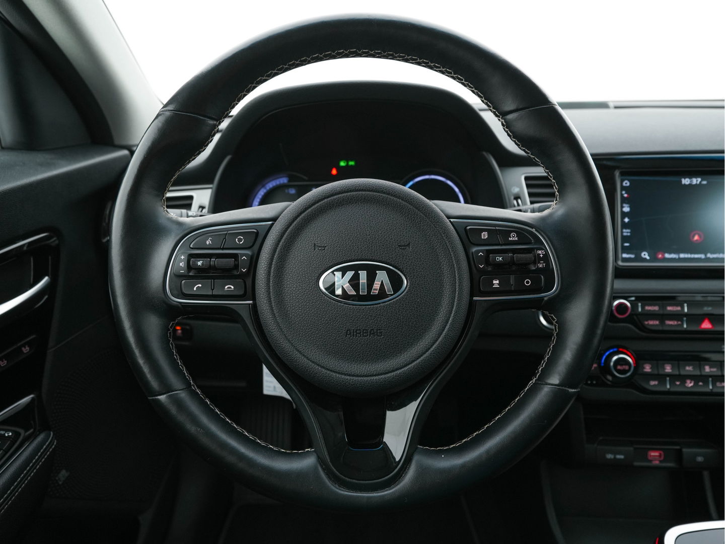 Kia e-Niro ExecutiveLine 64 kWh (INCL-BTW) Aut. *FULL-LEATHER | JBL-AUDIO | FULL-LED | NAVI-FULLMAP | DAB | ADAPTIVE-CRUISE | CAMERA | MEMORY-PACK | LANE-ASSIST | KEYLESS | DIGI-COCKPIT | TOWBAR | CCS-FASTLOADER | 17"ALU*