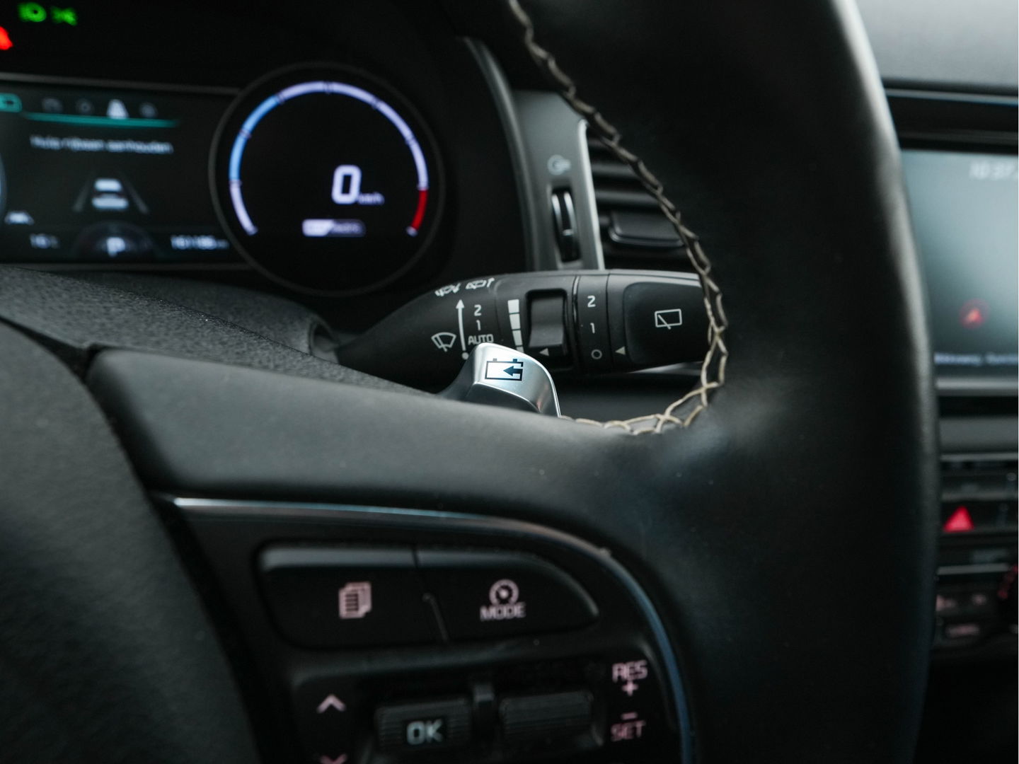 Kia e-Niro ExecutiveLine 64 kWh (INCL-BTW) Aut. *FULL-LEATHER | JBL-AUDIO | FULL-LED | NAVI-FULLMAP | DAB | ADAPTIVE-CRUISE | CAMERA | MEMORY-PACK | LANE-ASSIST | KEYLESS | DIGI-COCKPIT | TOWBAR | CCS-FASTLOADER | 17"ALU*