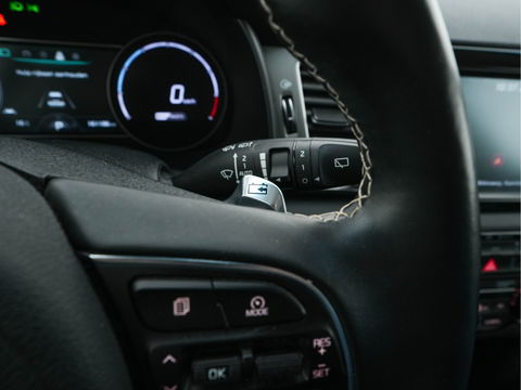 Kia e-Niro ExecutiveLine 64 kWh (INCL-BTW) Aut. *FULL-LEATHER | JBL-AUDIO | FULL-LED | NAVI-FULLMAP | DAB | ADAPTIVE-CRUISE | CAMERA | MEMORY-PACK | LANE-ASSIST | KEYLESS | DIGI-COCKPIT | TOWBAR | CCS-FASTLOADER | 17"ALU*