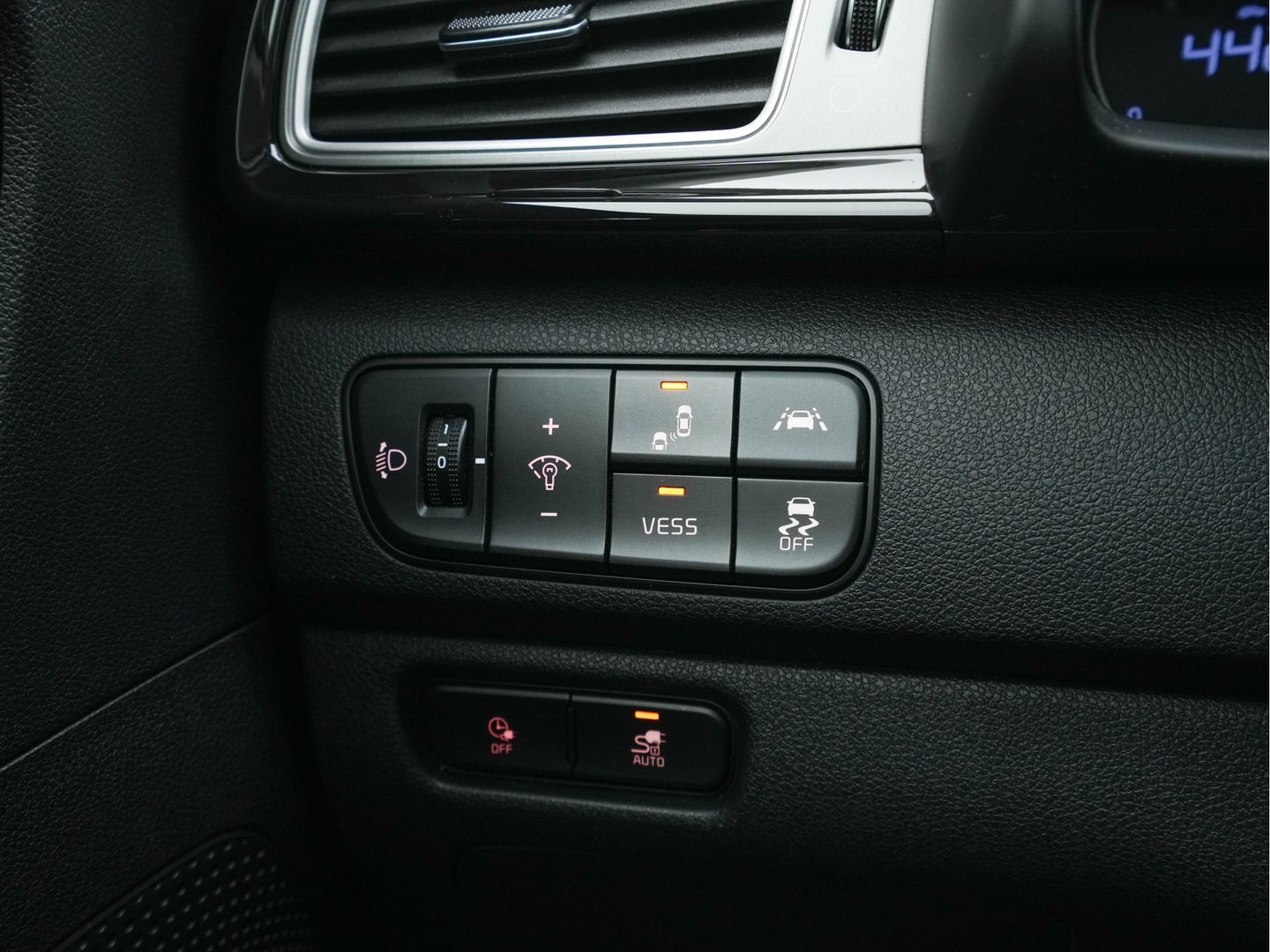 Kia e-Niro ExecutiveLine 64 kWh (INCL-BTW) Aut. *FULL-LEATHER | JBL-AUDIO | FULL-LED | NAVI-FULLMAP | DAB | ADAPTIVE-CRUISE | CAMERA | MEMORY-PACK | LANE-ASSIST | KEYLESS | DIGI-COCKPIT | TOWBAR | CCS-FASTLOADER | 17"ALU*
