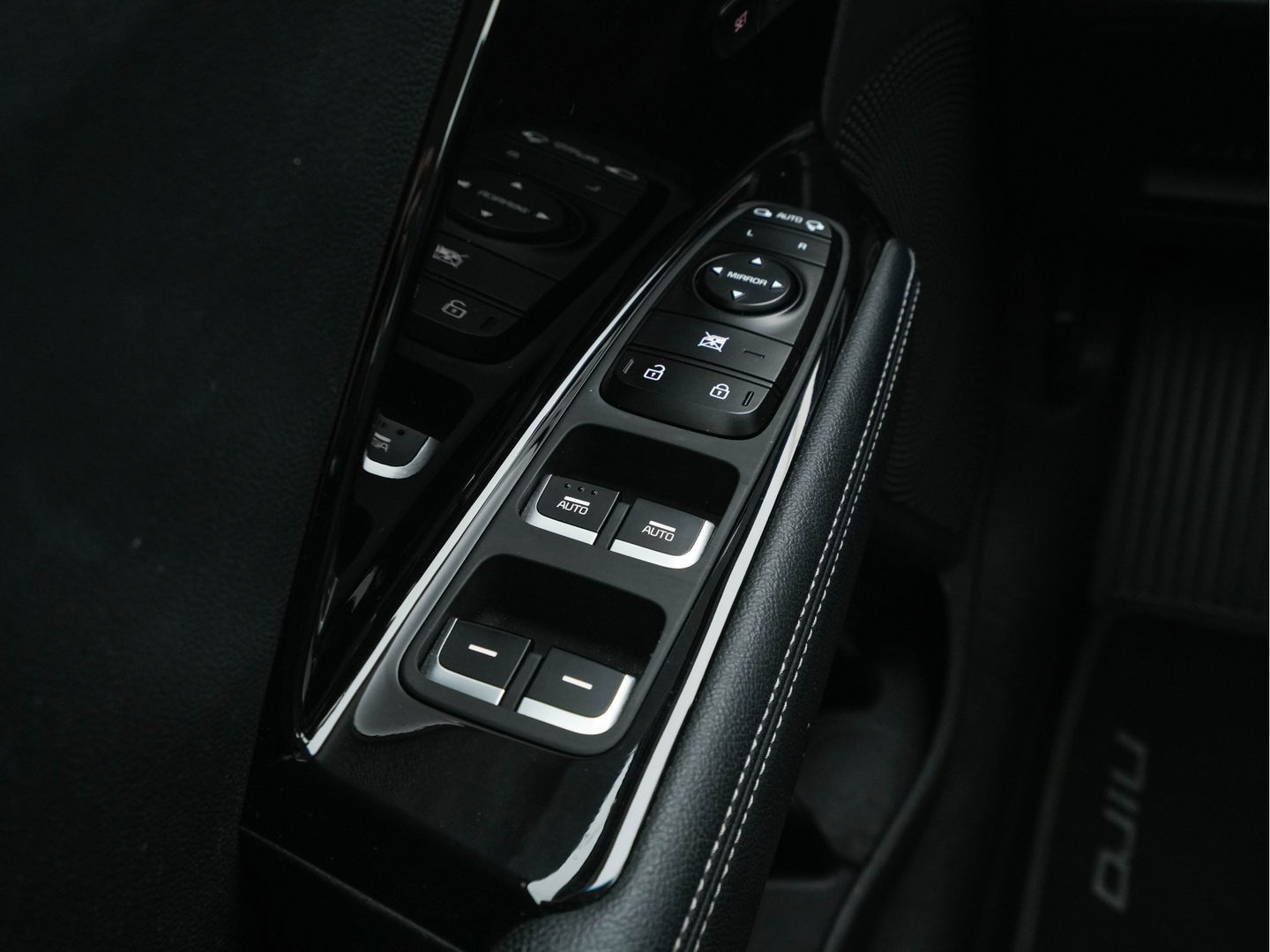 Kia e-Niro ExecutiveLine 64 kWh (INCL-BTW) Aut. *FULL-LEATHER | JBL-AUDIO | FULL-LED | NAVI-FULLMAP | DAB | ADAPTIVE-CRUISE | CAMERA | MEMORY-PACK | LANE-ASSIST | KEYLESS | DIGI-COCKPIT | TOWBAR | CCS-FASTLOADER | 17"ALU*