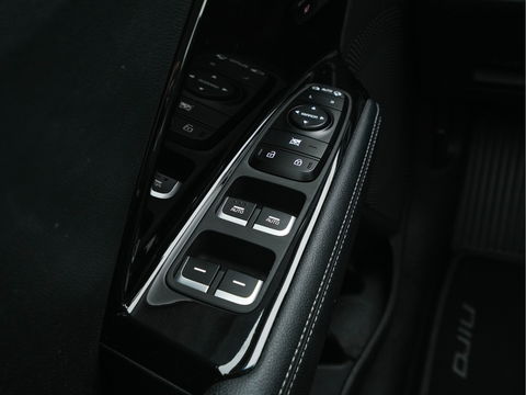 Kia e-Niro ExecutiveLine 64 kWh (INCL-BTW) Aut. *FULL-LEATHER | JBL-AUDIO | FULL-LED | NAVI-FULLMAP | DAB | ADAPTIVE-CRUISE | CAMERA | MEMORY-PACK | LANE-ASSIST | KEYLESS | DIGI-COCKPIT | TOWBAR | CCS-FASTLOADER | 17"ALU*