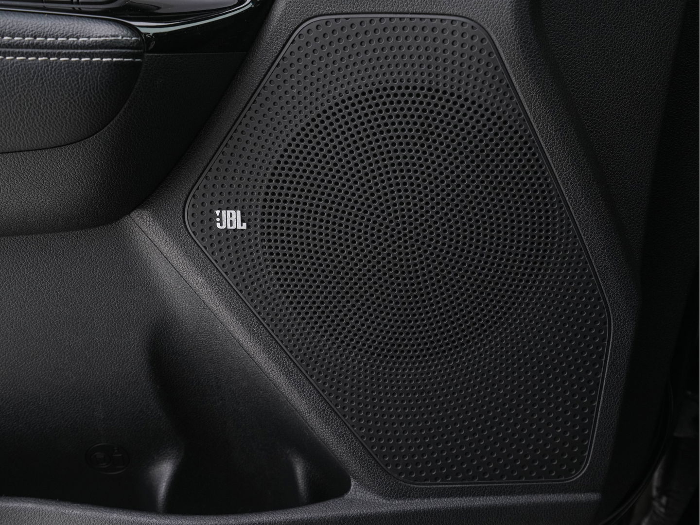 Kia e-Niro ExecutiveLine 64 kWh (INCL-BTW) Aut. *FULL-LEATHER | JBL-AUDIO | FULL-LED | NAVI-FULLMAP | DAB | ADAPTIVE-CRUISE | CAMERA | MEMORY-PACK | LANE-ASSIST | KEYLESS | DIGI-COCKPIT | TOWBAR | CCS-FASTLOADER | 17"ALU*