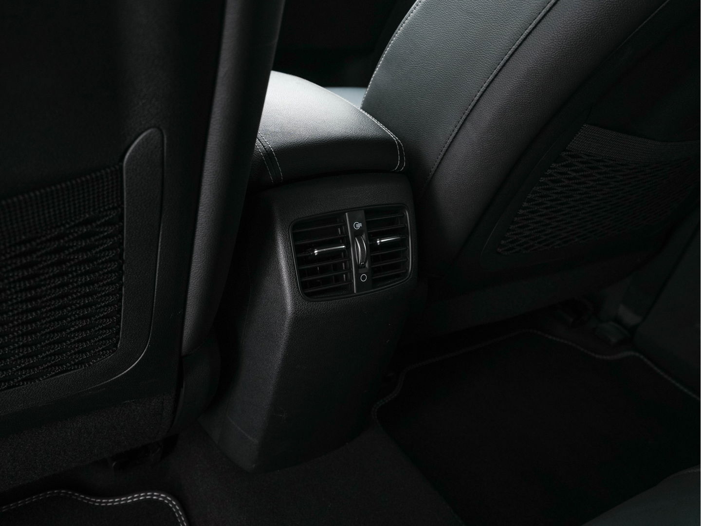 Kia e-Niro ExecutiveLine 64 kWh (INCL-BTW) Aut. *FULL-LEATHER | JBL-AUDIO | FULL-LED | NAVI-FULLMAP | DAB | ADAPTIVE-CRUISE | CAMERA | MEMORY-PACK | LANE-ASSIST | KEYLESS | DIGI-COCKPIT | TOWBAR | CCS-FASTLOADER | 17"ALU*