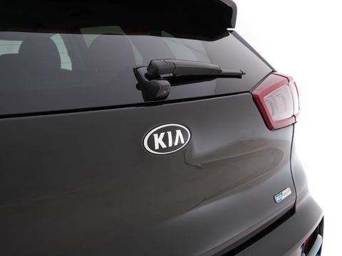 Kia e-Niro ExecutiveLine 64 kWh (INCL-BTW) Aut. *FULL-LEATHER | JBL-AUDIO | FULL-LED | NAVI-FULLMAP | DAB | ADAPTIVE-CRUISE | CAMERA | MEMORY-PACK | LANE-ASSIST | KEYLESS | DIGI-COCKPIT | TOWBAR | CCS-FASTLOADER | 17"ALU*