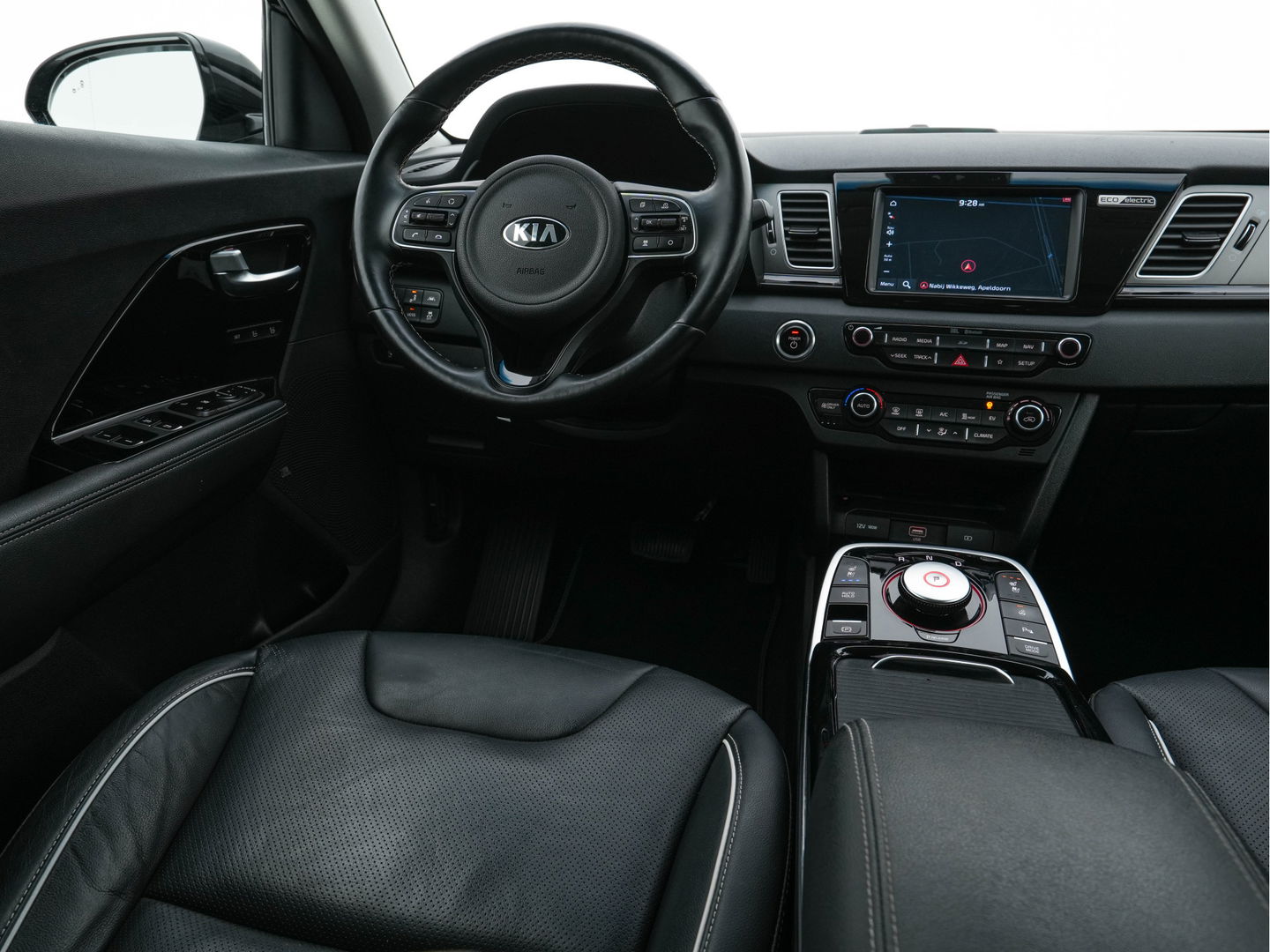 Kia e-Niro ExecutiveLine 64 kWh (INCL-BTW) Aut. *FULL-LEATHER | JBL-AUDIO | FULL-LED | NAVI-FULLMAP | DAB | ADAPTIVE-CRUISE | CAMERA | MEMORY-PACK | LANE-ASSIST | KEYLESS | DIGI-COCKPIT | TOWBAR | CCS-FASTLOADER | 17"ALU*