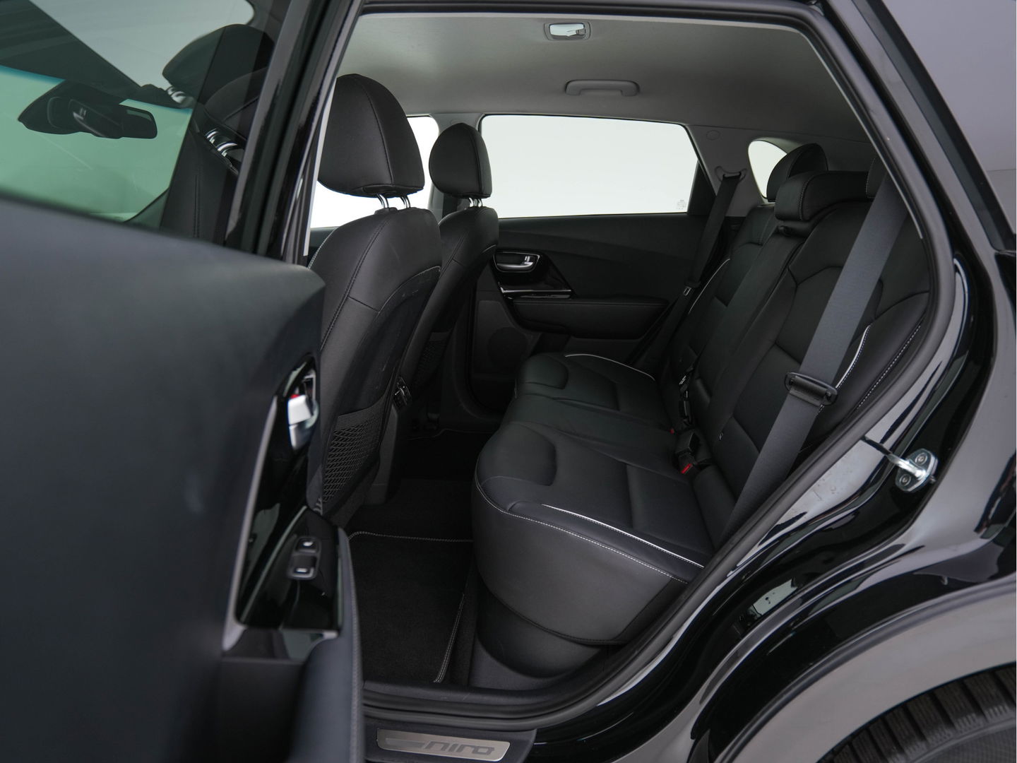 Kia e-Niro ExecutiveLine 64 kWh (INCL-BTW) Aut. *FULL-LEATHER | JBL-AUDIO | FULL-LED | NAVI-FULLMAP | DAB | ADAPTIVE-CRUISE | CAMERA | MEMORY-PACK | LANE-ASSIST | KEYLESS | DIGI-COCKPIT | TOWBAR | CCS-FASTLOADER | 17"ALU*