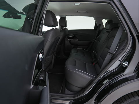 Kia e-Niro ExecutiveLine 64 kWh (INCL-BTW) Aut. *FULL-LEATHER | JBL-AUDIO | FULL-LED | NAVI-FULLMAP | DAB | ADAPTIVE-CRUISE | CAMERA | MEMORY-PACK | LANE-ASSIST | KEYLESS | DIGI-COCKPIT | TOWBAR | CCS-FASTLOADER | 17"ALU*