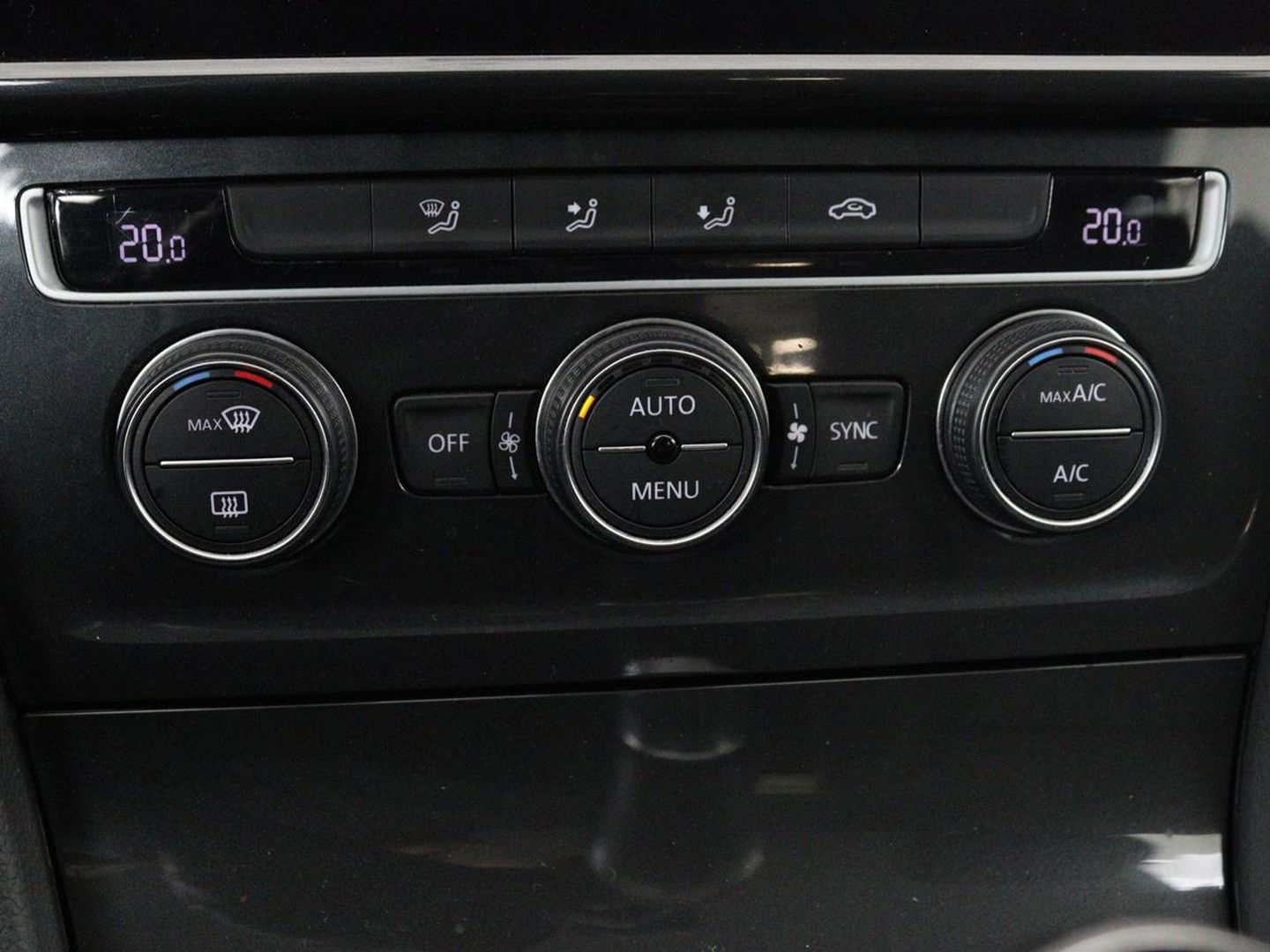 Volkswagen Golf 1.0 TSI Comfortline | 1e eigenaar | Carplay | Adaptive cruise | Navigatie | Climate control | Parkeerhulp | Bluetooth