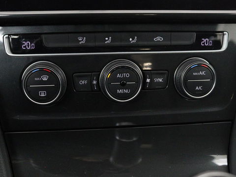 Volkswagen Golf 1.0 TSI Comfortline | 1e eigenaar | Carplay | Adaptive cruise | Navigatie | Climate control | Parkeerhulp | Bluetooth