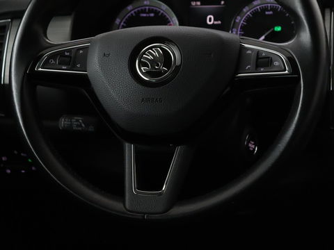 Škoda Kodiaq 1.4 TSI Ambition 7-persoons | Panoramadak | Stoel & stuurverwarming | Adaptive cruise | Trekhaak | Carplay | Full LED | Navigatie