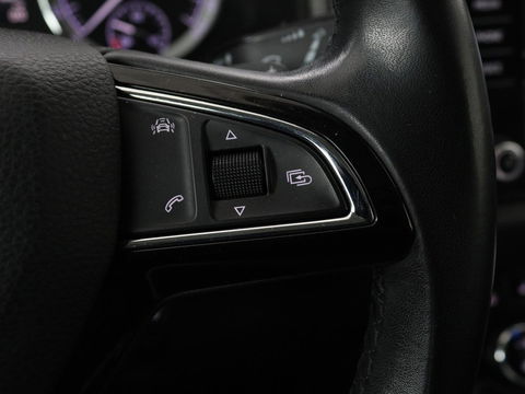 Škoda Kodiaq 1.4 TSI Ambition 7-persoons | Panoramadak | Stoel & stuurverwarming | Adaptive cruise | Trekhaak | Carplay | Full LED | Navigatie