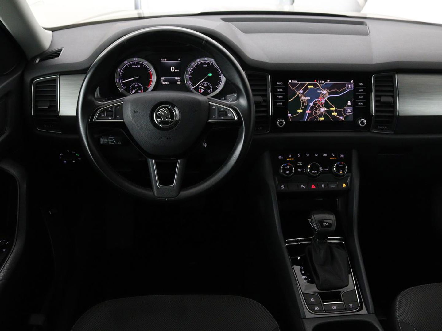 Škoda Kodiaq 1.4 TSI Ambition 7-persoons | Panoramadak | Stoel & stuurverwarming | Adaptive cruise | Trekhaak | Carplay | Full LED | Navigatie
