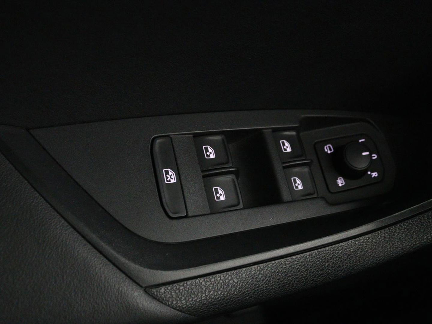 Škoda Kodiaq 1.4 TSI Ambition 7-persoons | Panoramadak | Stoel & stuurverwarming | Adaptive cruise | Trekhaak | Carplay | Full LED | Navigatie