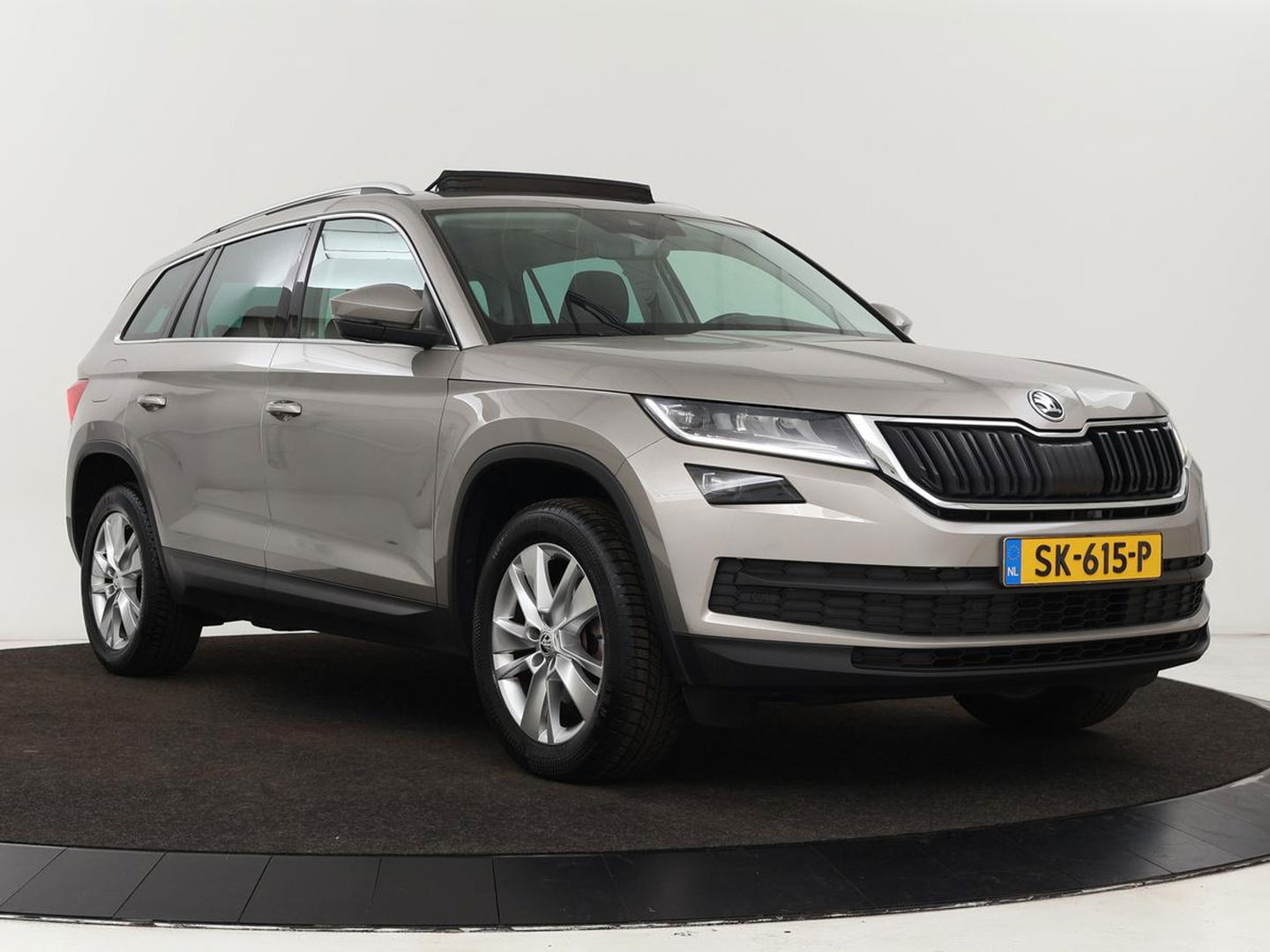 Škoda Kodiaq 1.4 TSI Ambition 7-persoons | Panoramadak | Stoel & stuurverwarming | Adaptive cruise | Trekhaak | Carplay | Full LED | Navigatie