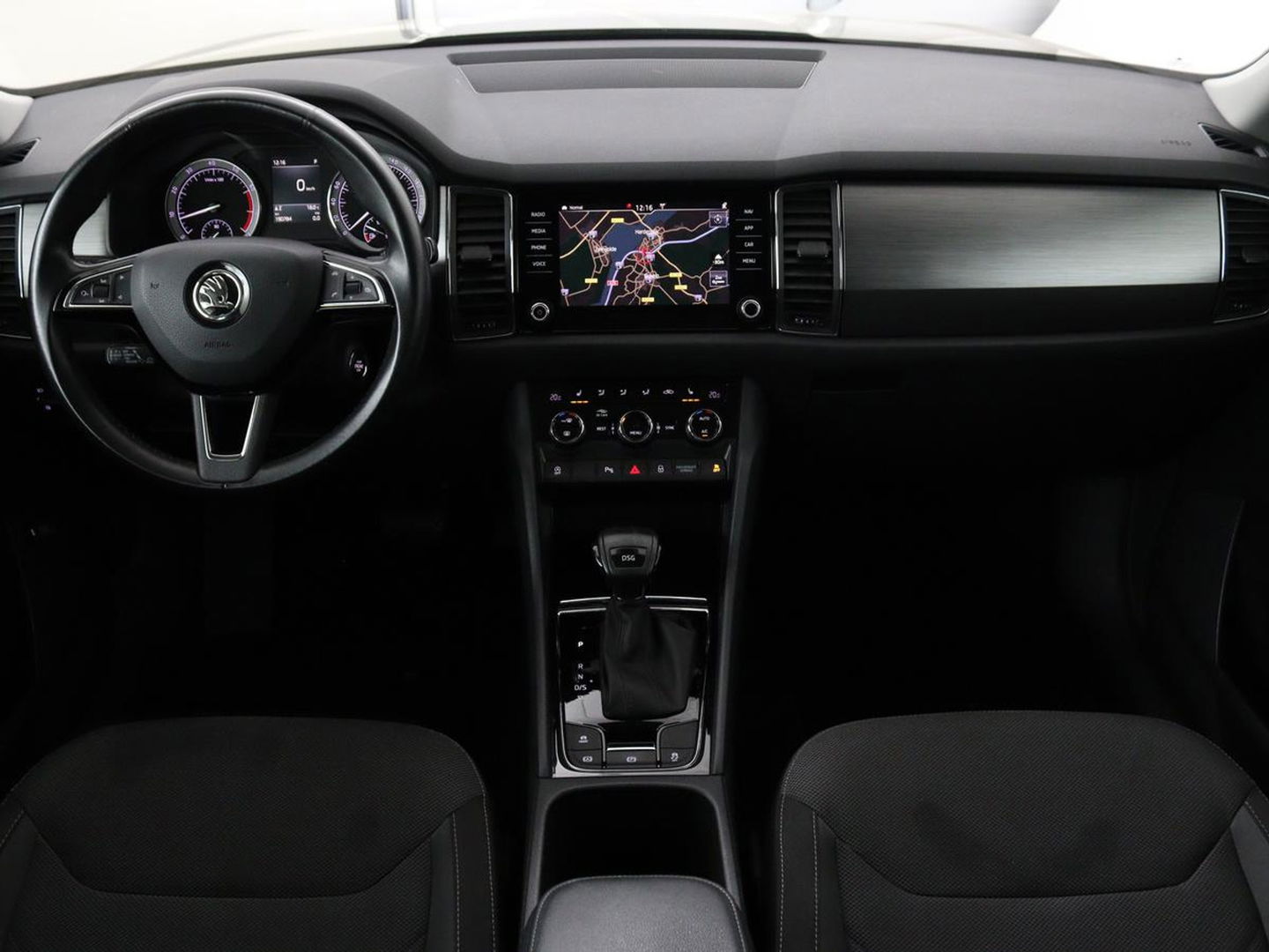 Škoda Kodiaq 1.4 TSI Ambition 7-persoons | Panoramadak | Stoel & stuurverwarming | Adaptive cruise | Trekhaak | Carplay | Full LED | Navigatie