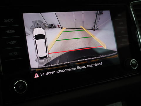 Škoda Kodiaq 1.4 TSI Ambition 7-persoons | Panoramadak | Stoel & stuurverwarming | Adaptive cruise | Trekhaak | Carplay | Full LED | Navigatie