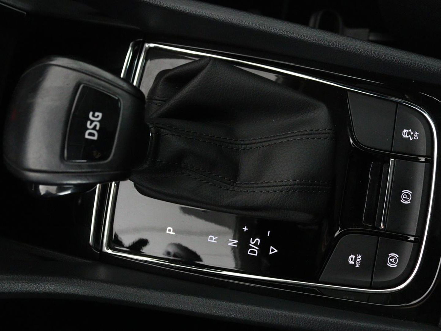 Škoda Kodiaq 1.4 TSI Ambition 7-persoons | Panoramadak | Stoel & stuurverwarming | Adaptive cruise | Trekhaak | Carplay | Full LED | Navigatie