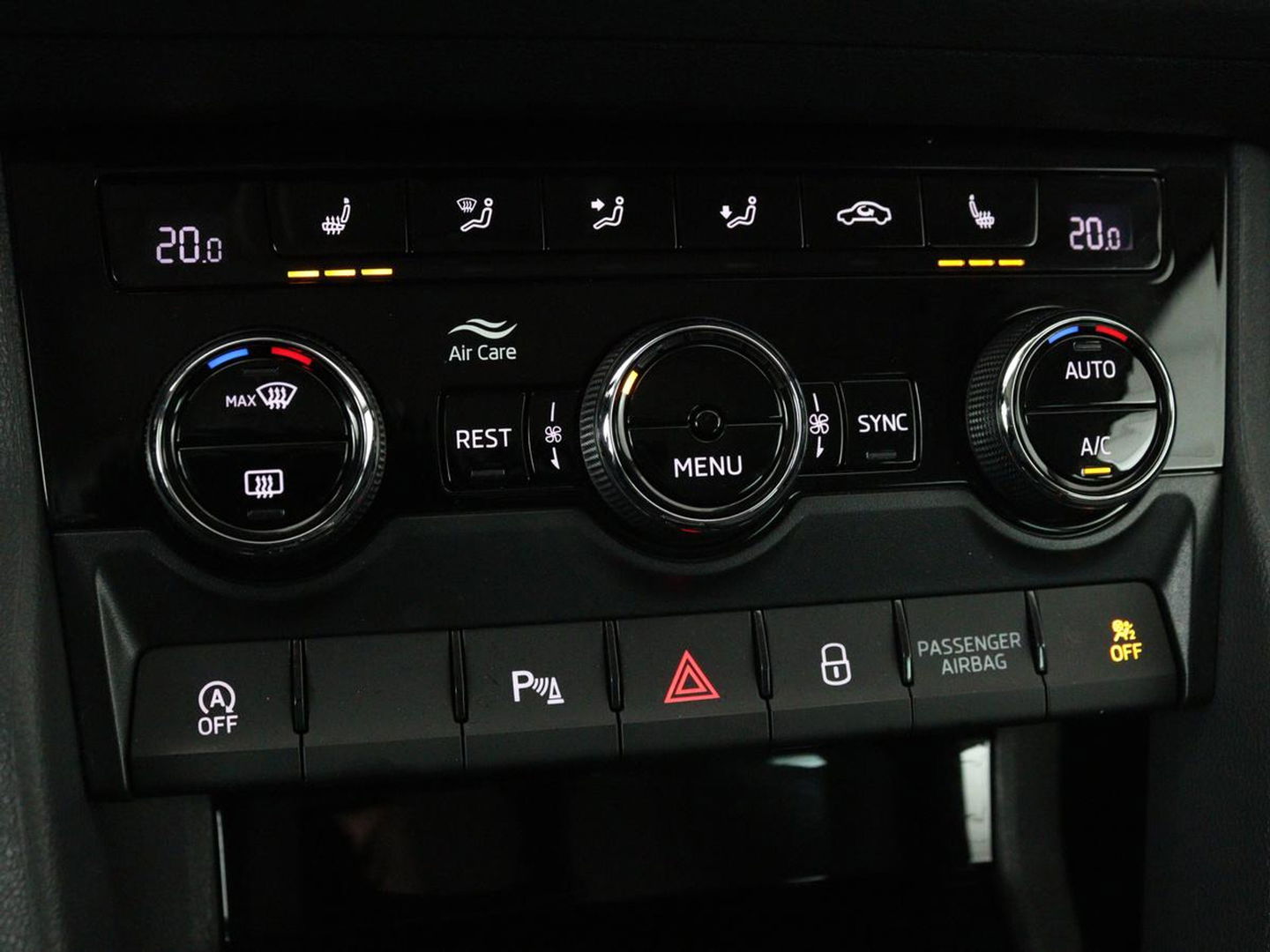 Škoda Kodiaq 1.4 TSI Ambition 7-persoons | Panoramadak | Stoel & stuurverwarming | Adaptive cruise | Trekhaak | Carplay | Full LED | Navigatie