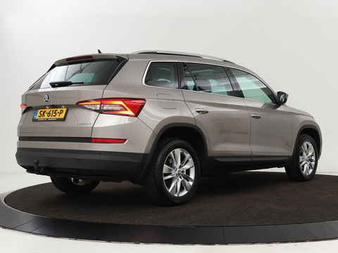 Škoda Kodiaq 1.4 TSI Ambition 7-persoons | Panoramadak | Stoel & stuurverwarming | Adaptive cruise | Trekhaak | Carplay | Full LED | Navigatie