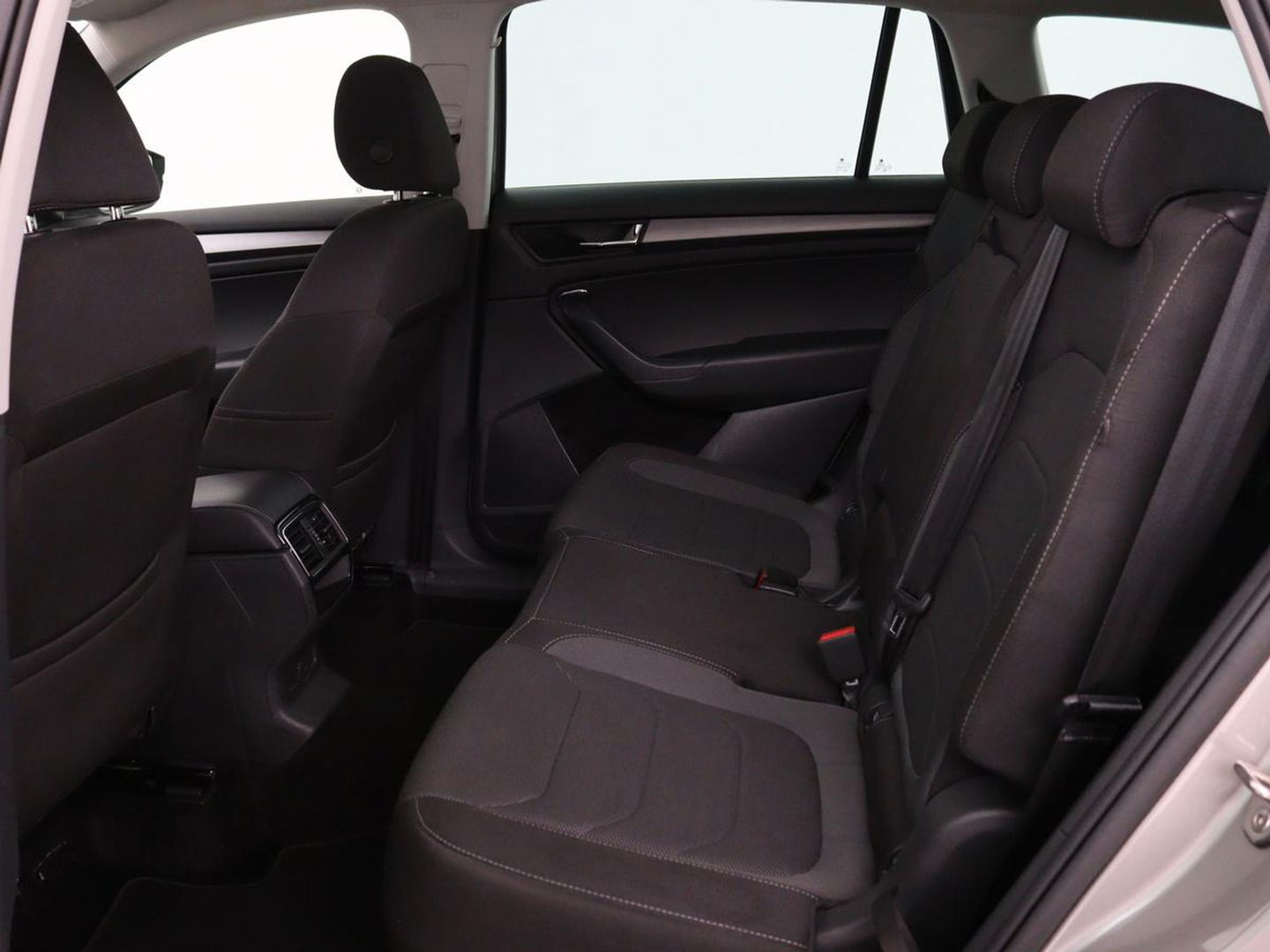 Škoda Kodiaq 1.4 TSI Ambition 7-persoons | Panoramadak | Stoel & stuurverwarming | Adaptive cruise | Trekhaak | Carplay | Full LED | Navigatie