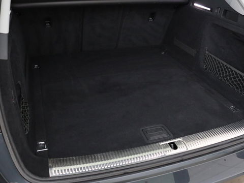 Audi A4 35 TFSI Launch Edition Business | 1e eigenaar | Dealer onderhouden | Trekhaak | Virtual Cockpit | Carplay | Navigatie | Full LED | Parkeerhulp | Climate control | Sportstoelen | Cruise control