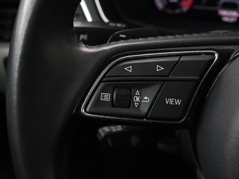 Audi A4 35 TFSI Launch Edition Business | 1e eigenaar | Dealer onderhouden | Trekhaak | Virtual Cockpit | Carplay | Navigatie | Full LED | Parkeerhulp | Climate control | Sportstoelen | Cruise control
