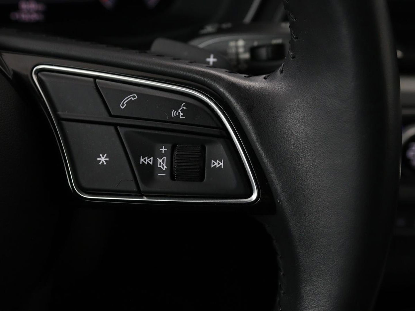Audi A4 35 TFSI Launch Edition Business | 1e eigenaar | Dealer onderhouden | Trekhaak | Virtual Cockpit | Carplay | Navigatie | Full LED | Parkeerhulp | Climate control | Sportstoelen | Cruise control