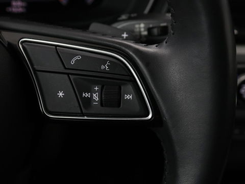Audi A4 35 TFSI Launch Edition Business | 1e eigenaar | Dealer onderhouden | Trekhaak | Virtual Cockpit | Carplay | Navigatie | Full LED | Parkeerhulp | Climate control | Sportstoelen | Cruise control