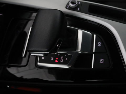 Audi A4 35 TFSI Launch Edition Business | 1e eigenaar | Dealer onderhouden | Trekhaak | Virtual Cockpit | Carplay | Navigatie | Full LED | Parkeerhulp | Climate control | Sportstoelen | Cruise control