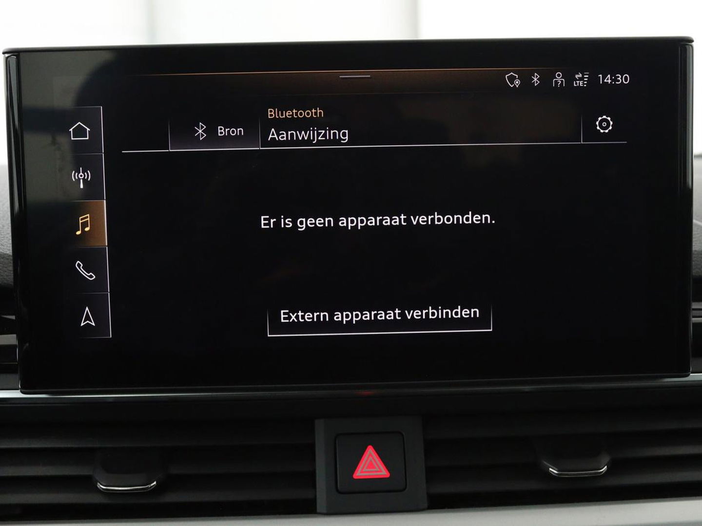 Audi A4 35 TFSI Launch Edition Business | 1e eigenaar | Dealer onderhouden | Trekhaak | Virtual Cockpit | Carplay | Navigatie | Full LED | Parkeerhulp | Climate control | Sportstoelen | Cruise control